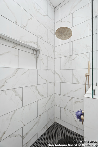 Listing photo id 22 for 248 Post