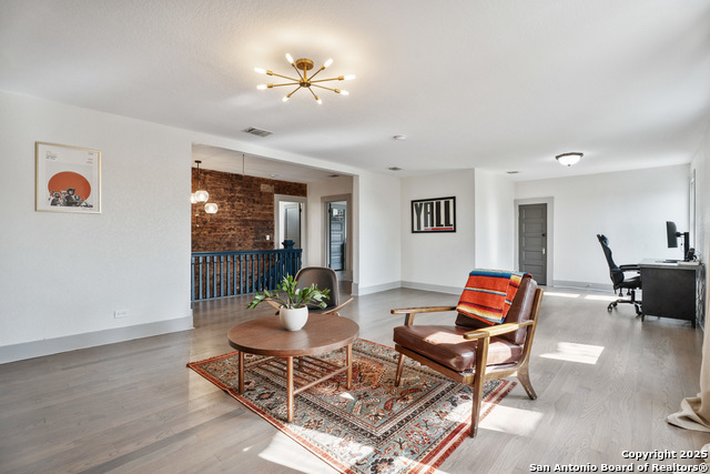 Listing photo id 24 for 248 Post