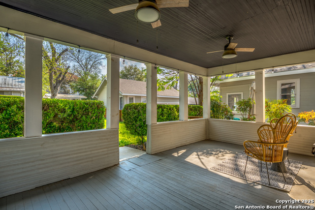 Listing photo id 41 for 248 Post
