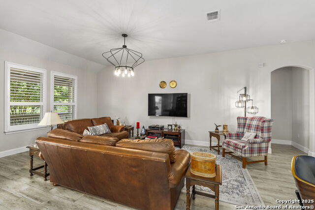 Listing photo id 13 for 3715 Brazos Bnd