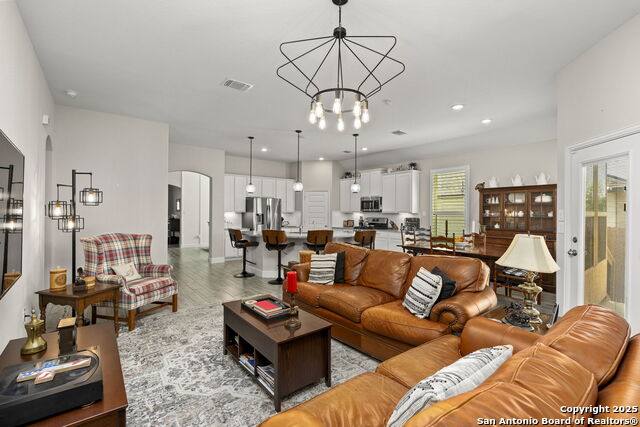 Listing photo id 14 for 3715 Brazos Bnd