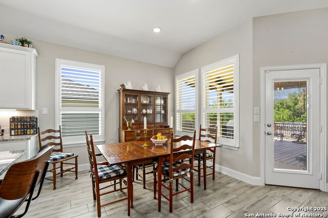 Listing photo id 15 for 3715 Brazos Bnd