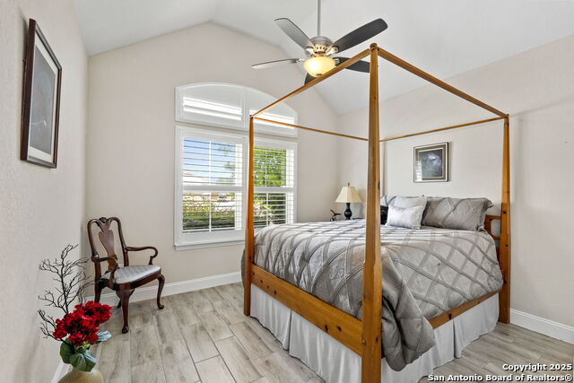 Listing photo id 18 for 3715 Brazos Bnd