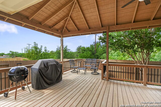 Listing photo id 24 for 3715 Brazos Bnd