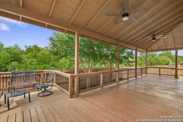 Listing photo id 25 for 3715 Brazos Bnd
