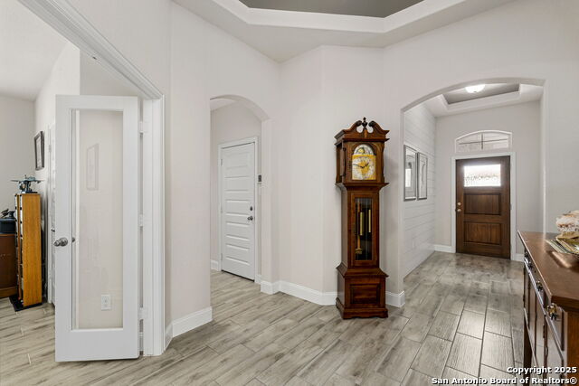 Listing photo id 3 for 3715 Brazos Bnd