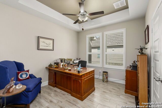 Listing photo id 4 for 3715 Brazos Bnd