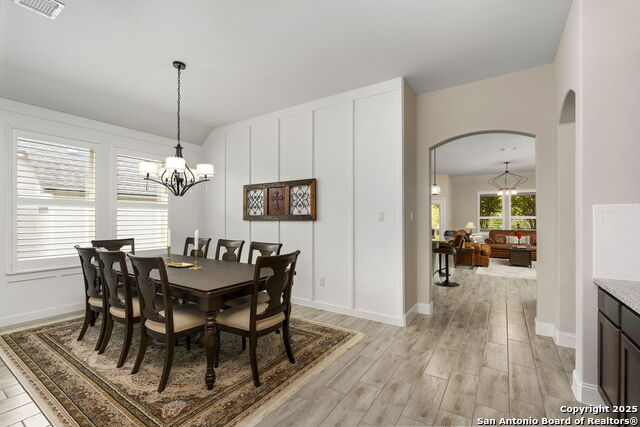 Listing photo id 5 for 3715 Brazos Bnd
