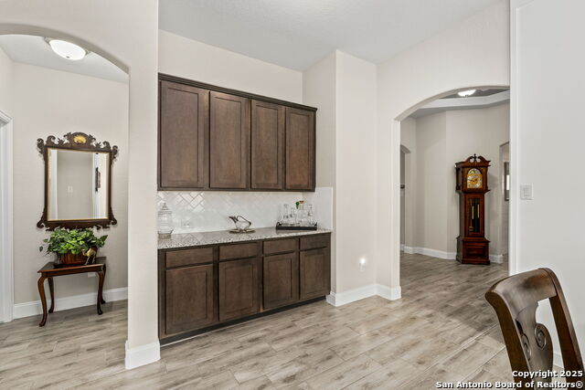 Listing photo id 6 for 3715 Brazos Bnd