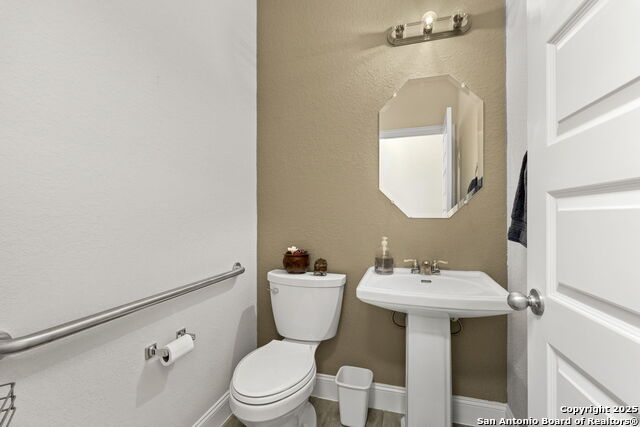 Listing photo id 7 for 3715 Brazos Bnd