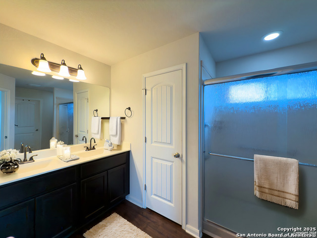 Listing photo id 8 for 2494 Mccrae