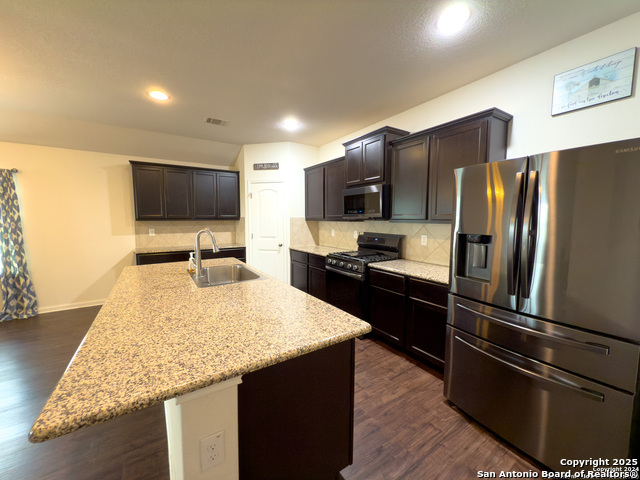 Listing photo id 1 for 2494 Mccrae