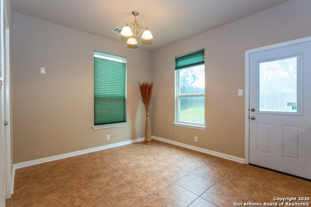 Image 19 of 43 For 331 Knights Cross Dr