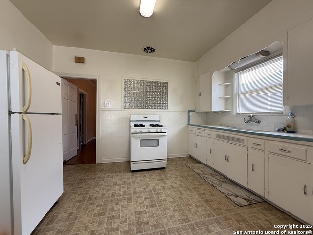 Image 9 of 19 For 255 Lullwood E 3