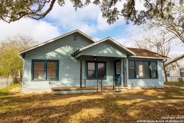 Details for 719 Kelly St, Poteet, TX 78065