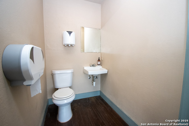 Listing photo id 8 for 513 Fenfield 1