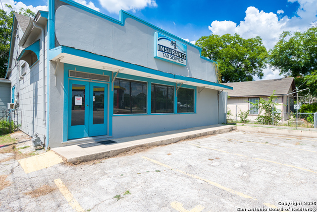 Listing photo id 1 for 513 Fenfield 1
