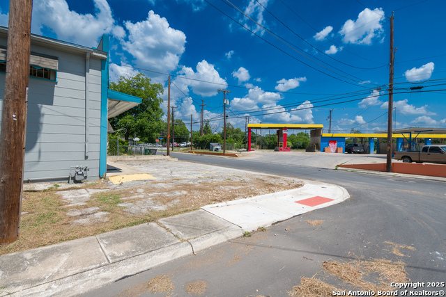 Listing photo id 2 for 513 Fenfield 1