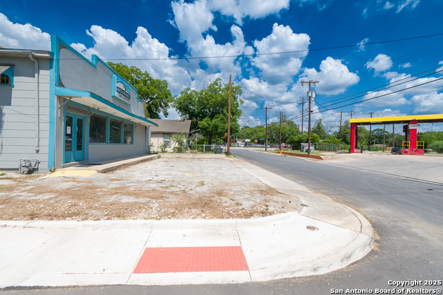 Listing photo id 3 for 513 Fenfield 1