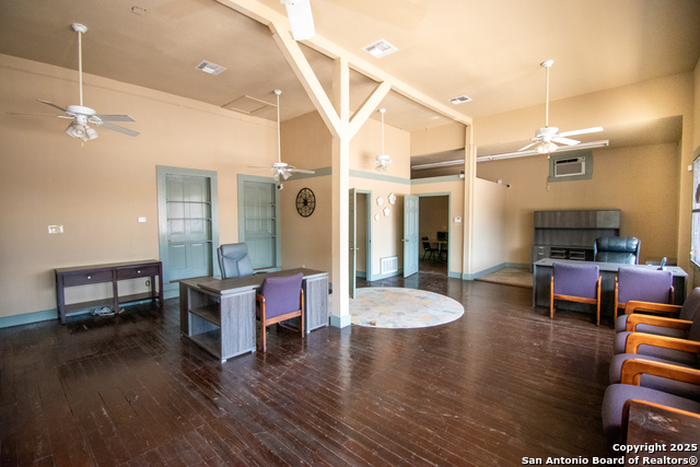 Listing photo id 4 for 513 Fenfield 1