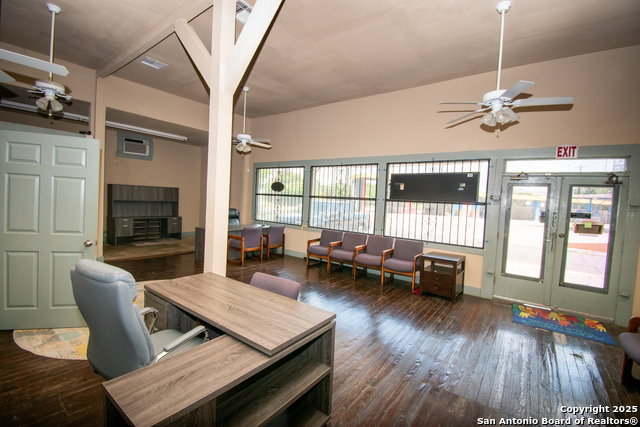 Listing photo id 5 for 513 Fenfield 1