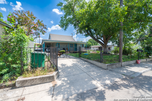 Image 2 of 14 For 1228 Mayfield Blvd W