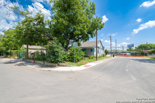 Image 4 of 14 For 1228 Mayfield Blvd W