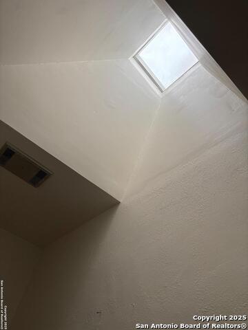 Listing photo id 9 for 15242 Arroyo Moss