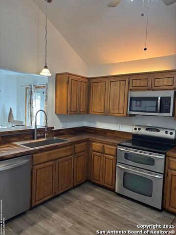 Listing photo id 2 for 15242 Arroyo Moss