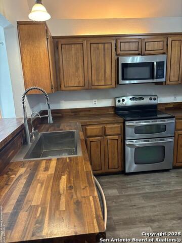 Listing photo id 3 for 15242 Arroyo Moss