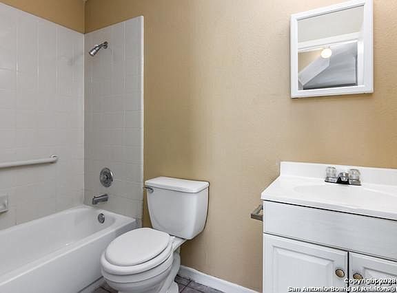 Image 4 of 10 For 7645 Windsor Oaks  4