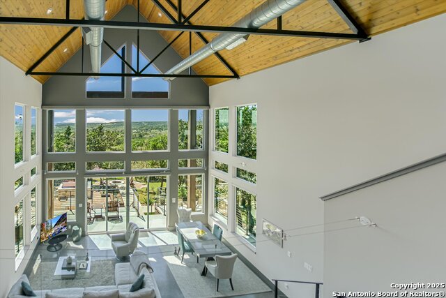 Listing photo id 13 for 7870 Gage Ln