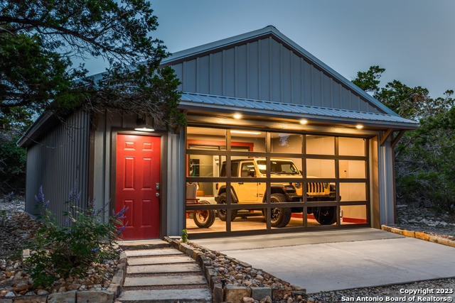 Listing photo id 27 for 7870 Gage Ln