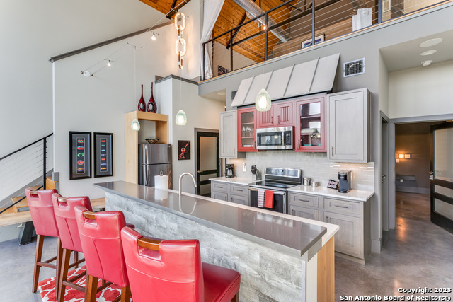 Listing photo id 5 for 7870 Gage Ln