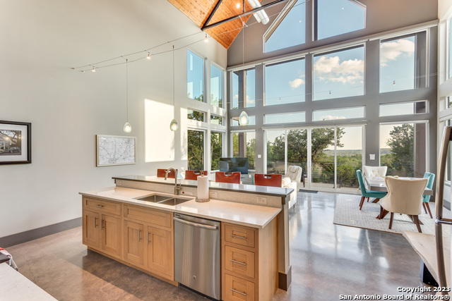 Listing photo id 6 for 7870 Gage Ln