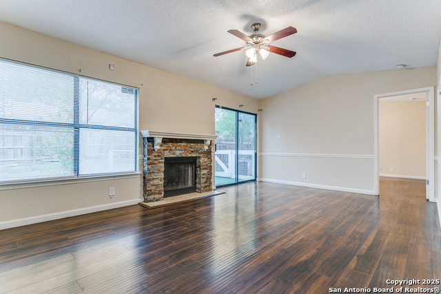 Listing photo id 4 for 4107 Alaskian Sunrise