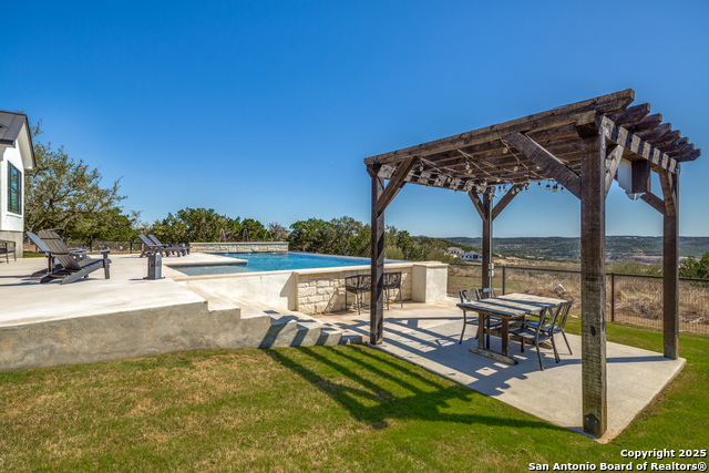 Listing photo id 32 for 112 Chinkapin