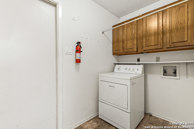 Listing photo id 8 for 6127 Calderwood