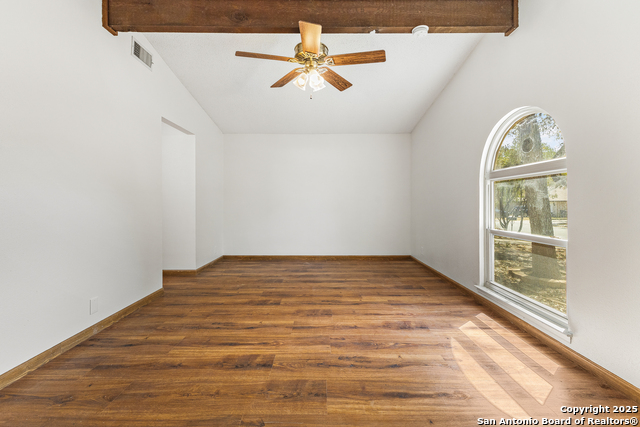 Listing photo id 13 for 6127 Calderwood