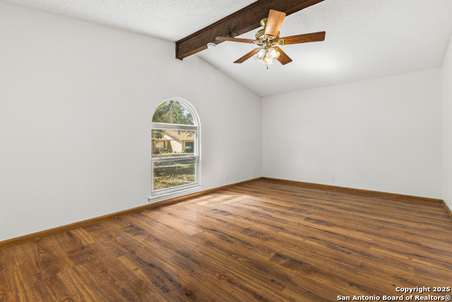Listing photo id 14 for 6127 Calderwood