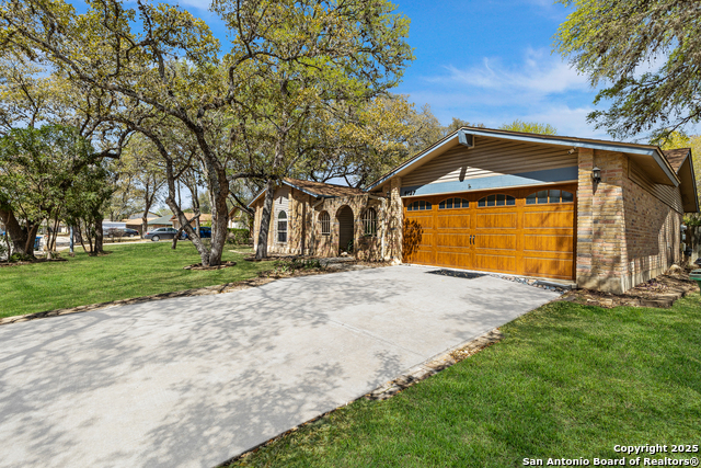 Listing photo id 0 for 6127 Calderwood