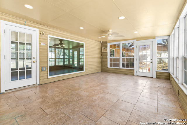 Listing photo id 19 for 6127 Calderwood