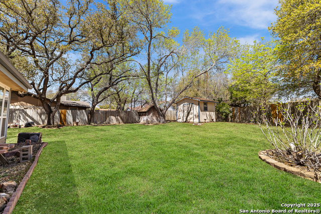 Listing photo id 23 for 6127 Calderwood