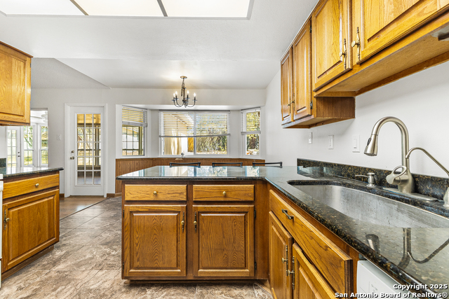 Listing photo id 7 for 6127 Calderwood