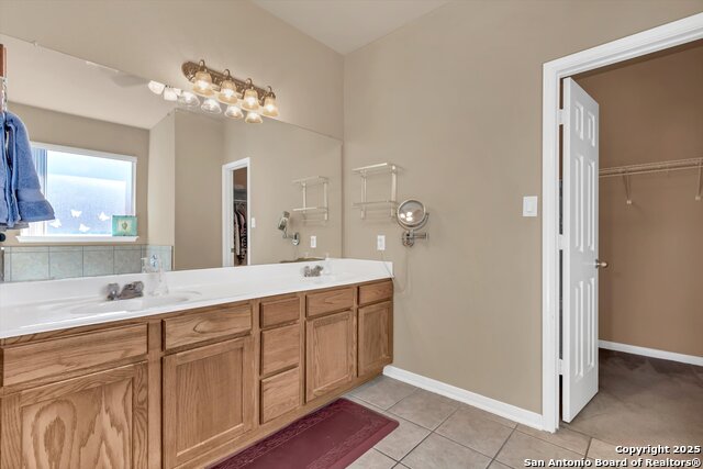 Image 25 of 40 For 2050 Belvedere Ct