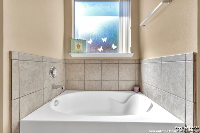 Image 27 of 40 For 2050 Belvedere Ct