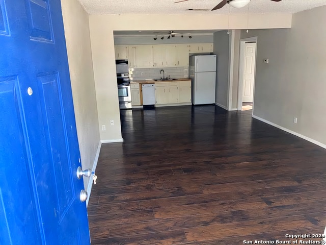 Image 10 of 25 For 719 San Antonio