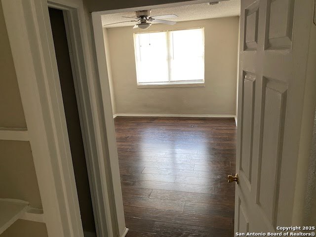 Image 13 of 25 For 719 San Antonio