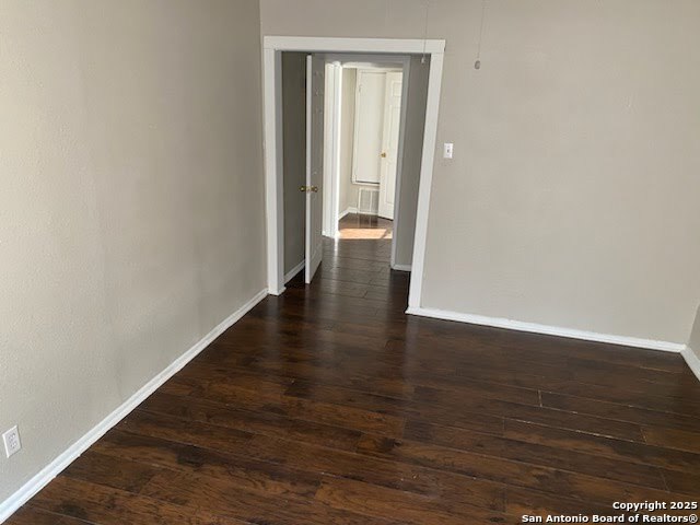 Image 16 of 25 For 719 San Antonio
