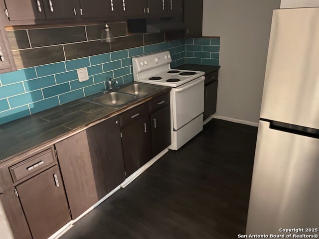 Image 3 of 25 For 719 San Antonio